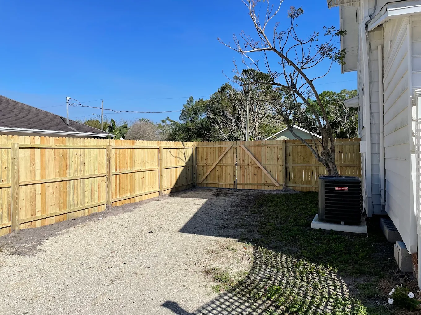 Wood privacy fence